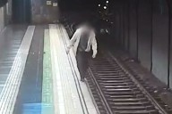 Impactante. Un hombre cayó a las vías del subte de Barcelona y fue salvado por una agente fuera de servicio