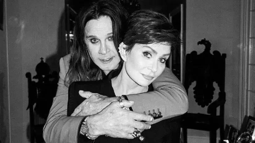 Familia de Ozzy Osbourne rinde emotivo homenaje en el día que habría sido su cumpleaños 77