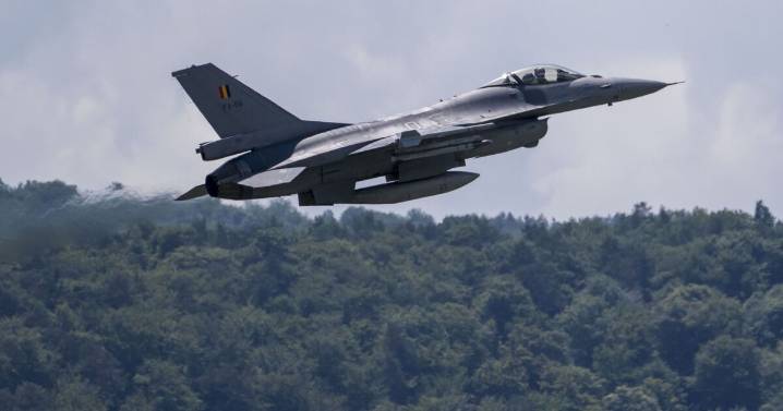 San Bernadino 'plane crash' LIVE: Fighter jet 'smashes into ground' near Trona Airport 