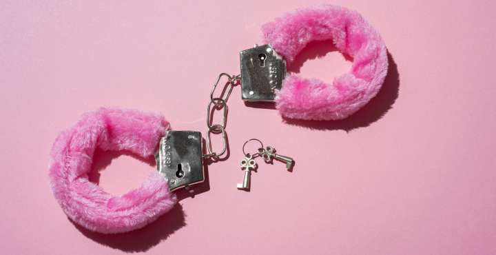 Gen Z Singles Follow a ‘Cuffing Season Schedule.’ Here’s What It Looks Like.