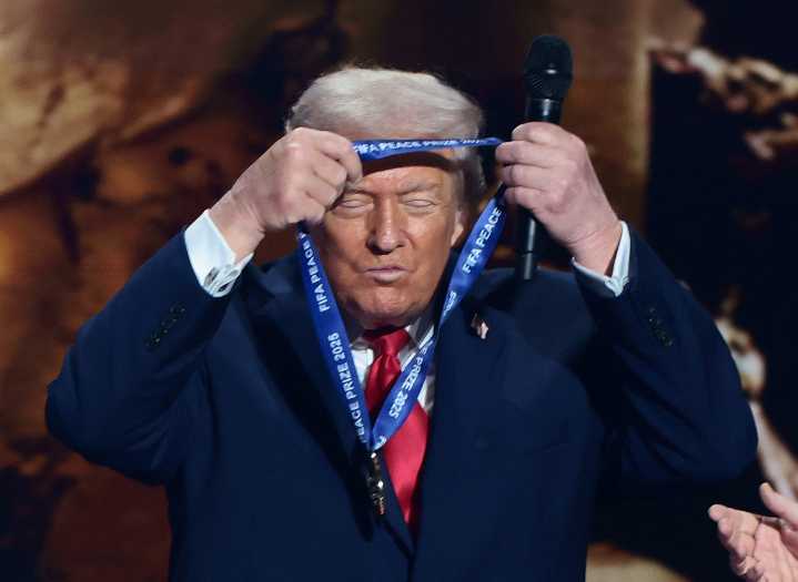 Donald Trump recibe el primer premio FIFA de la Paz