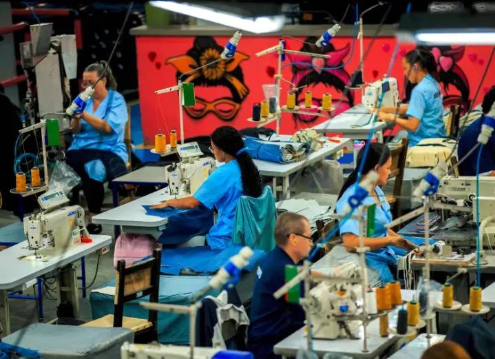 1,3 millones de trabajadores en Colombia ya no ganan por encima de un salario en el 2025, ¿culpa del alza del mínimo?