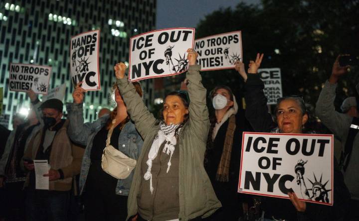 ICE detiene "desproporcionadamente" a latinos en Nueva York; ecuatorianos encabezan la lista, según reporte