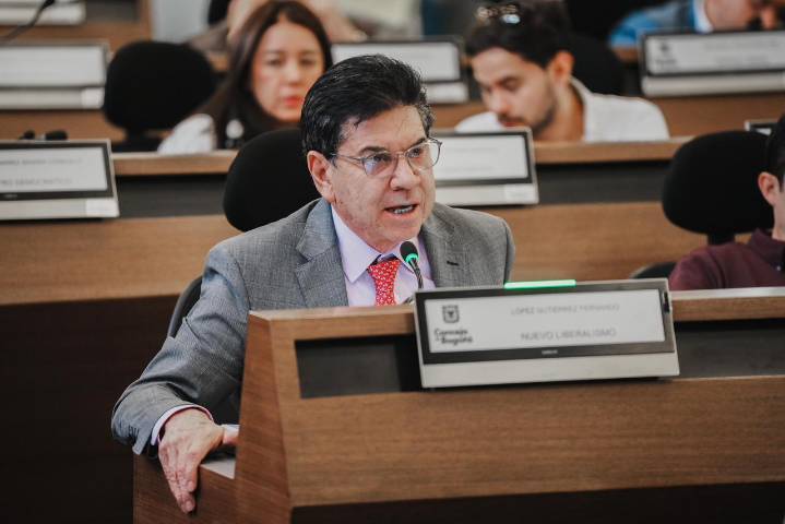 El concejal Fernando López plantea nuevo enfoque para lograr tarifa cero en Transmilenio