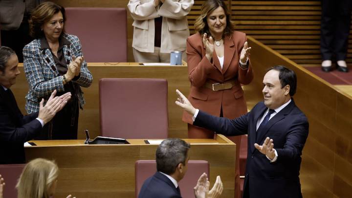 Pérez Llorca toma posesión como president de la Generalitat ante Les Corts