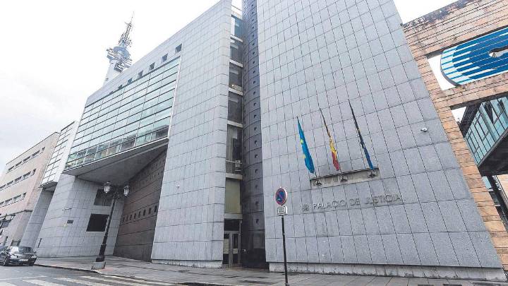 Condenado un hombre que fue pillado descargando pornografía infantil en la biblioteca del Oviedo