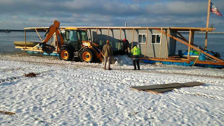 Homemade houseboat on Lake Huron calls it quits