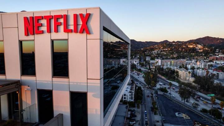 La compra de Warner por Netflix: ¿cómo afectará a los clientes de las plataformas?