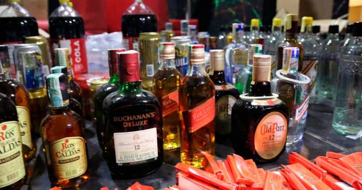Incautan más de 4.000 botellas de licor adulterado en el barrio Voto Nacional de Bogotá