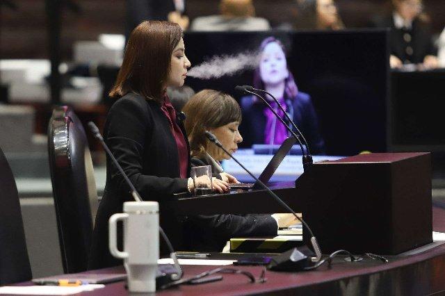 Morena entrega MacBook Air a sus diputados