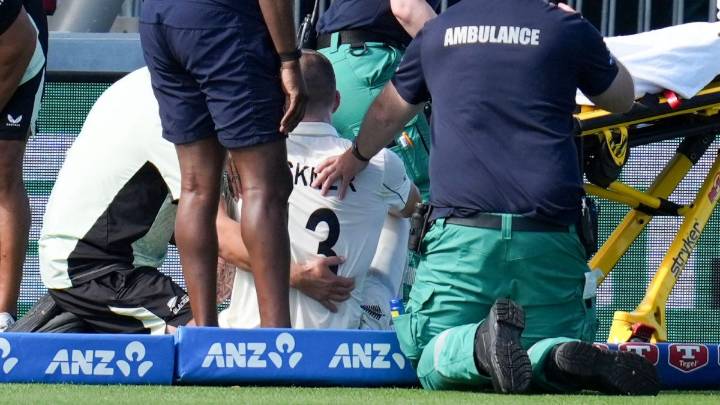 Big Blow For New Zealand As Star Pacer Gets Stretchered Off Following Shoulder Injury