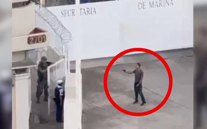 Video | Marina somete a hombre armado en cuartel de Puerto Vallarta