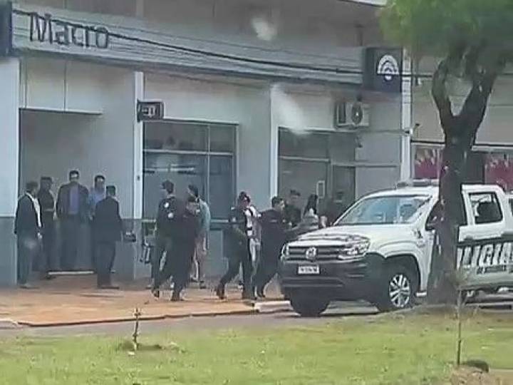 Detuvieron a un policía acusado de facilitar la fuga de siete presos en Bernardo de Irigoyen