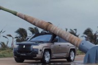 BYD está tan obsesionado con la resistencia de sus SUVs que le lanzó una palmera de 2 toneladas al Yangwang U8L y el resultado sorprende