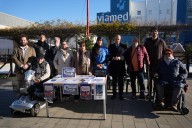 El alcalde visita las mesas informativas de AFEMEN y La Rampa