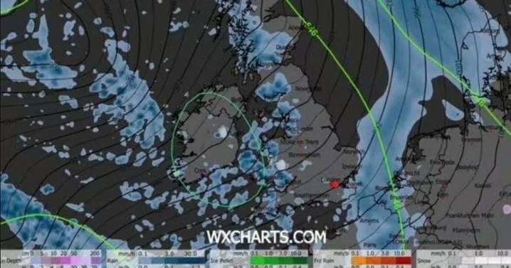 UK weather maps turn blue as 21 hour 'intense snowfall' forecast before Christmas