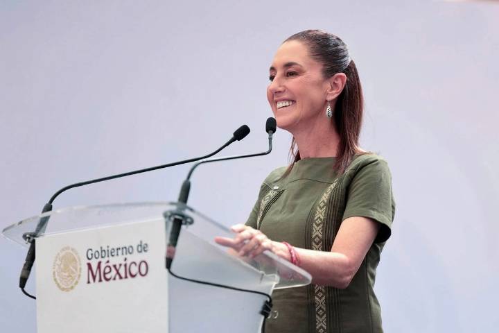 Sheinbaum afirma estar «muy contenta» con el respaldo de AMLO