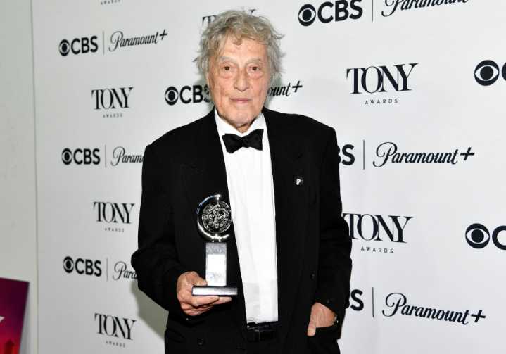 Tom Stoppard, sparkling playwright who won an Oscar for ‘Shakespeare In Love,’ dies at 88