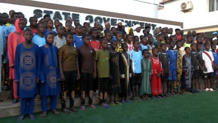 Rescatan a cien niños secuestrados en Nigeria