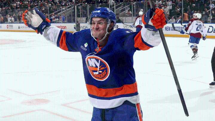 Barzal has 3 points, Islanders end Avalanche’s 17
