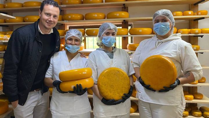La historia del holandés que soñó con queso en Guatavita y ganó oro en los World Cheese Awards