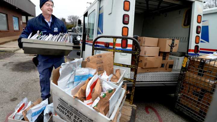 USPS, FedEx, UPS holiday shipping deadlines are soon. When to send gifts