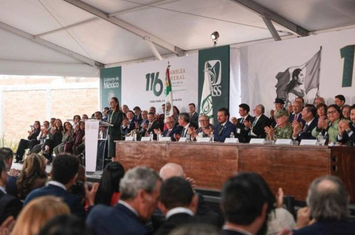 Sheinbaum inaugura mega hospital del IMSS en Puebla y sorprende con anuncios