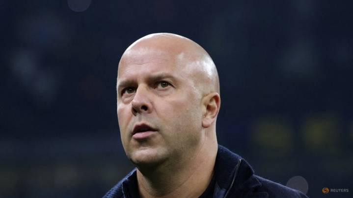 Liverpool boss Slot to meet Salah amid tension