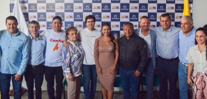 Choco se tomó la lista del CD: juró lealtad goda en la mañana y por la tarde inscribió ficha uribista