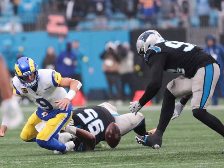 Panthers frenan la racha de los Rams