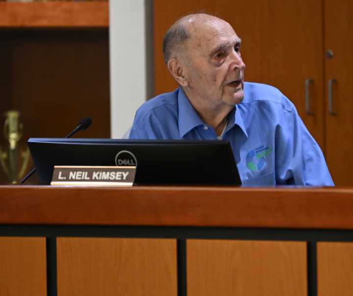 Neil Kimsey to step down as Clark wastewater district commissioner after 30 years