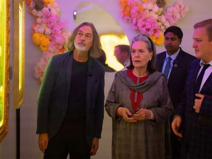 Sonia Gandhi visits Russian artist Nikas Safronov’s exhibition