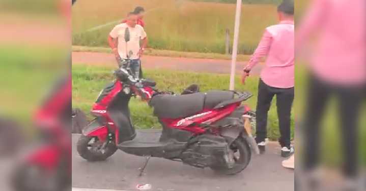 Motociclista pierde una de sus piernas tras chocar contra una señal en la variante de Ibagué