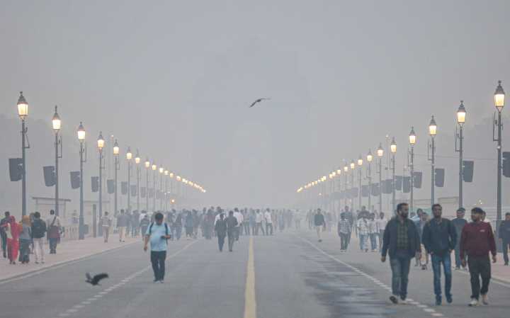 Delhi Chokes as AQI Hits Severe Levels Despite GRAP