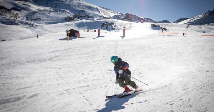 Éxito total: los 5.000 forfaits para granadinos de Sierra Nevada se agotan en menos de dos horas
