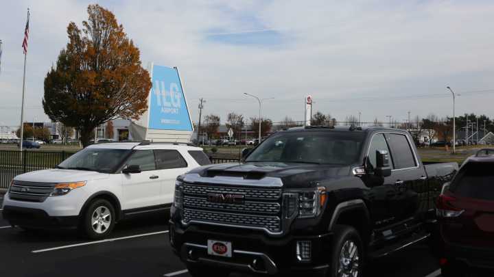 Tips for traveling through Wilmington Airport for Christmas in 2025