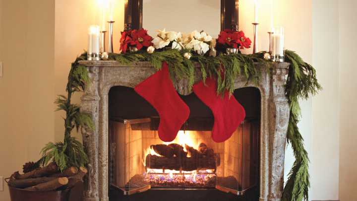Your Garland Doesn't Have To Be Boring: Here's 12 Unique Ways To Style It This Christmas