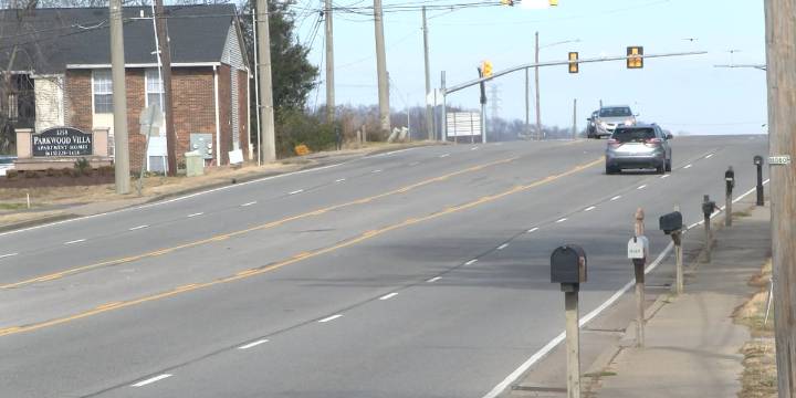 ‘Definitely dangerous’: Nashville residents call for sidewalk install after pedestrian hit, dragged by cars