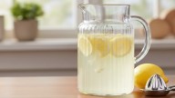 No es un digestivo: para qué sirve mezclar jugo de limón con agua caliente y por qué recomiendan hacerlo