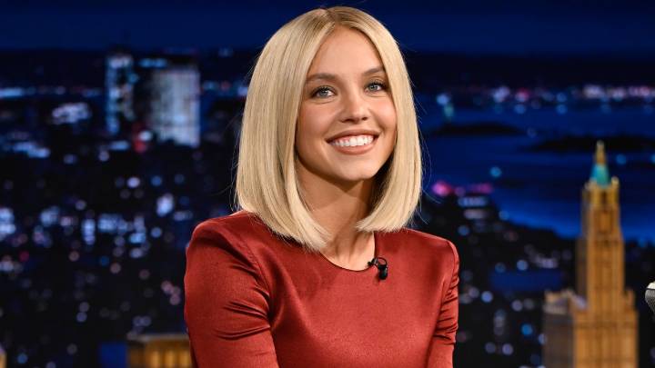 Sydney Sweeney Channels Posh Spice With Her Razor