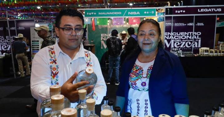 Puebla busca certificar más mezcal: solo 70 de 300 marcas tienen marbete