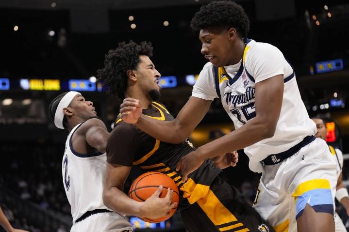 Deadspin | Clutch foul shooting rescues Marquette in OT vs. Valparaiso