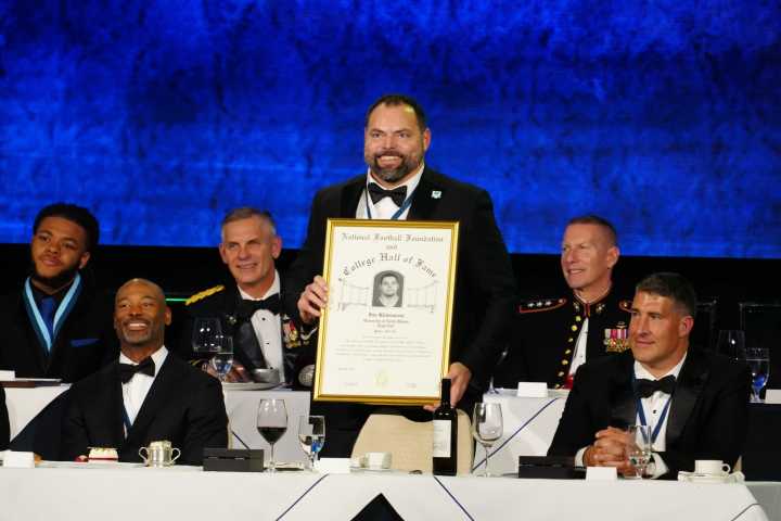 UND's Jim Kleinsasser officially inducted into college football hall of fame