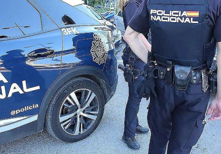 Un joven de 22 años es detenido por apuñalar con un destornillador a su padrastro en un piso de Málaga