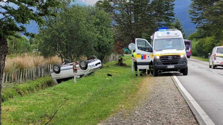 Una persona resulta lesionada en volcamiento vehicular en Ruta 240