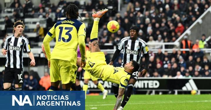 Espectacular y agónico gol de chilena del “Cuti” Romero para la igualdad del Tottenham