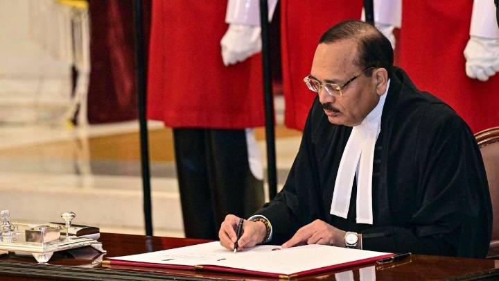 Retired SC, HC judges object to 'motivated campaign' against CJI Kant