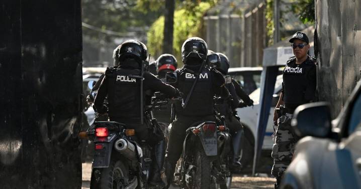 Mueren 13 presos en una cárcel de Ecuador cercana a la frontera con Perú