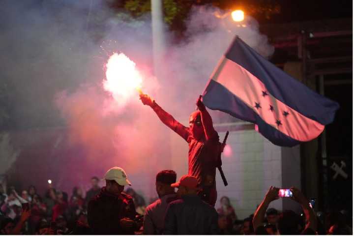 Estallan protestas en Honduras por parálisis en conteo de votos en comicios presidenciales