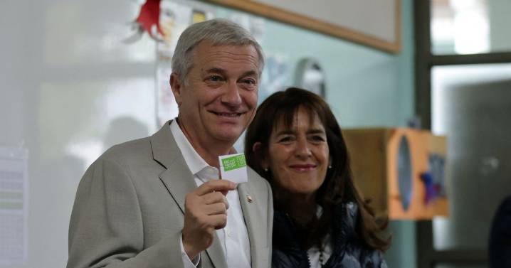 Primeros resultados de balotaje en Chile conceden amplia ventaja al candidato de la derecha